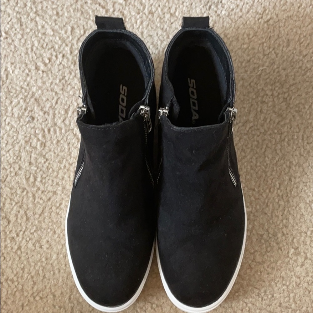 black flat booties - Picture 2 of 5